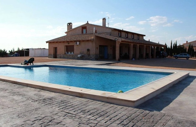 Homerez - Appartement for 10 ppl. with shared pool and terrace at Villarrobledo