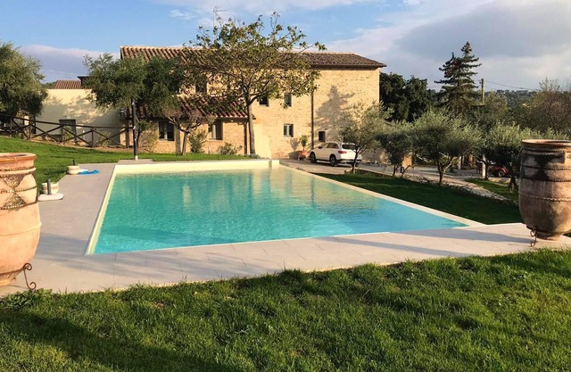 Homerez - Appartement for 6 ppl. with shared pool and garden at Perugia