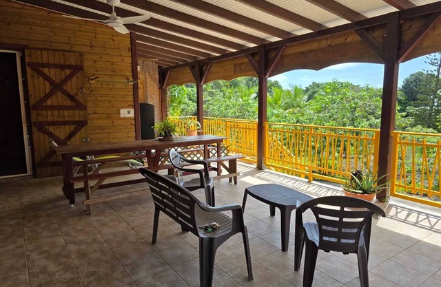 Homerez - Beautiful Apartment with 5 Bedrooms in Goyave