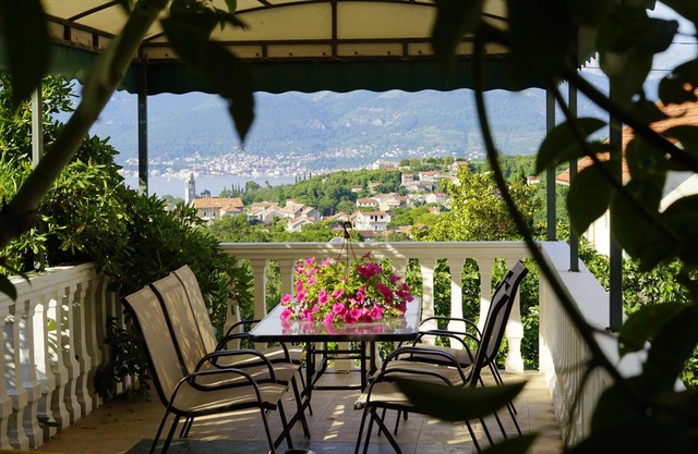 Homerez - Beautiful appartement 900 m away from the beach for 5 ppl. at Radovići
