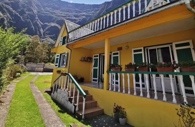 Homerez - Beautiful house for 8 ppl. with garden and terrace at Cilaos