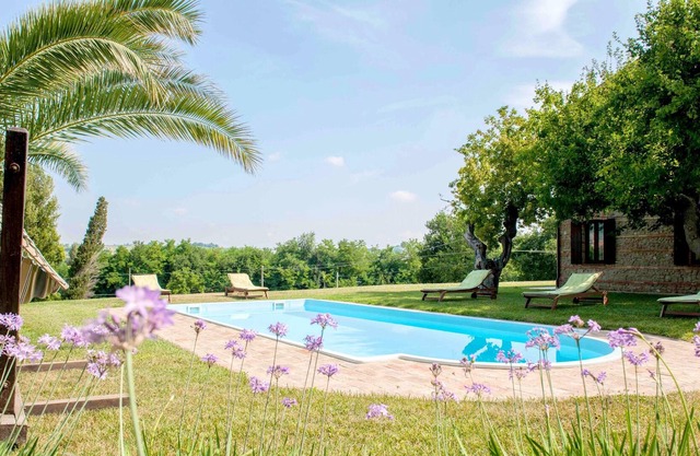 Homerez - Beautiful appartement for 8 ppl. with shared pool at Castelbellino