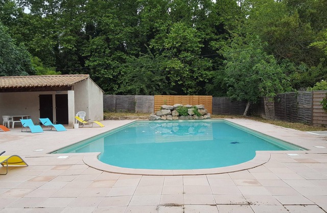 Homerez - Big house for 9 ppl. with shared pool and terrace at Lagrasse