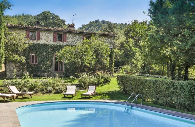 Homerez - Big villa for 14 ppl. with swimming-pool and terrace at Castelnuovo