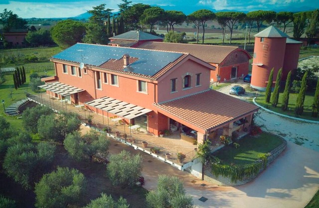 Homerez - Big villa for 24 ppl. with swimming-pool, garden and terrace at Segni