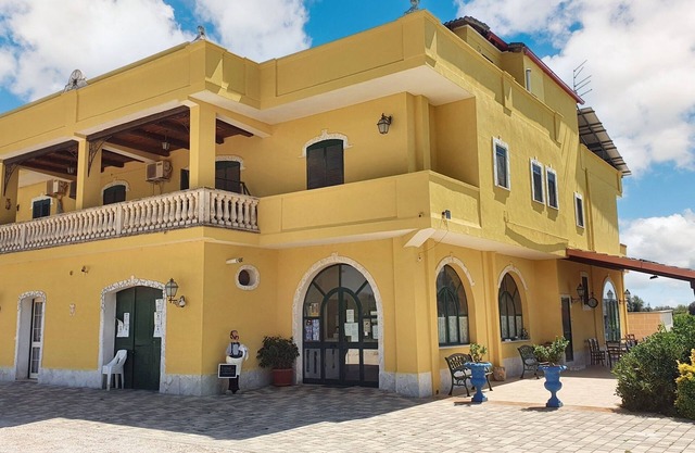 Homerez - Charming Bungalow in Lizzano with Shared Pool