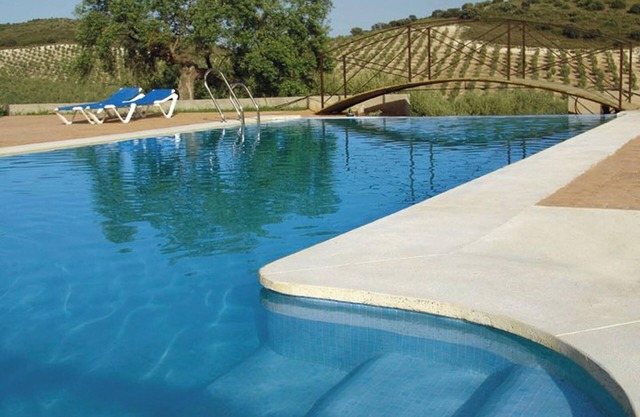 Homerez - Charming house in Estepa with shared pool.