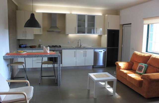 Homerez - Charming House in Nazaré with Fireplace