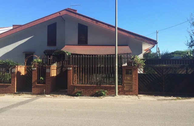 Homerez - Charming house in Laura with fenced garden