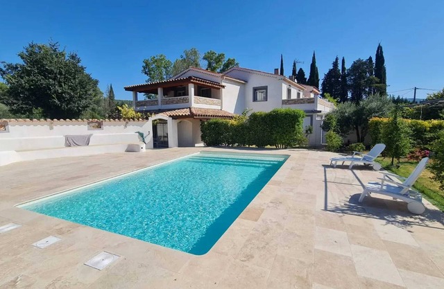 Homerez - Charming Villa in Villecroze with Private Pool
