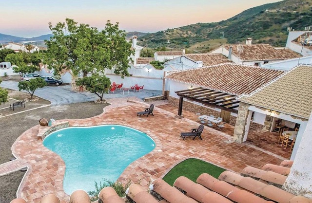 Homerez - Charming Villa in Mondrón with Private Pool