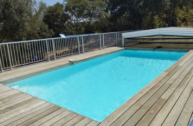 Homerez - Charming Villa with Pool in Collias
