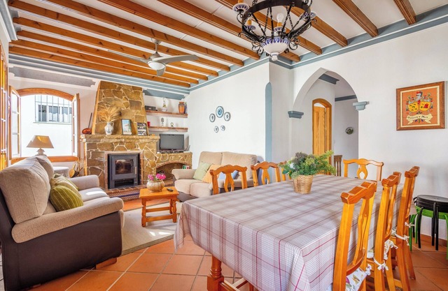 Homerez - Comfortable house in Ardales with fireplace
