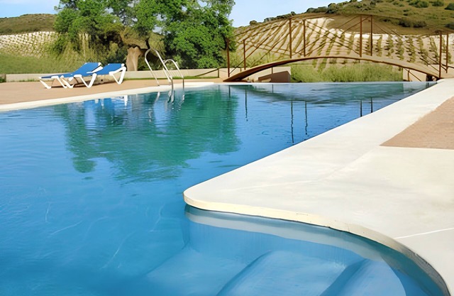 Homerez - Comfortable House in Estepa with Shared Pool