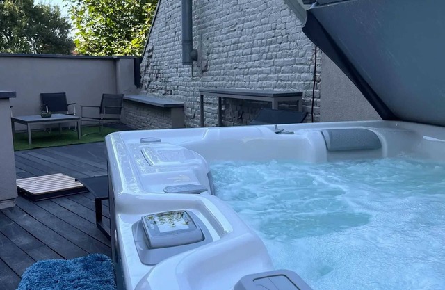 Homerez - Cosy house in Vilvoorde with jacuzzi and spa