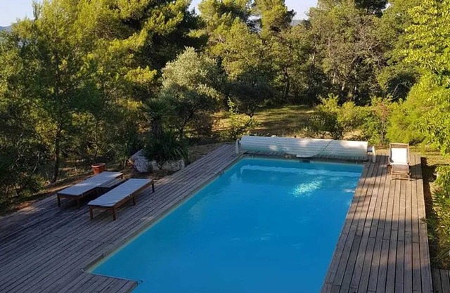 Homerez - Cottage in Grambois, pool, nature.