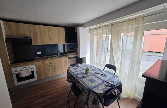 Homerez - Cozy Apartment in Brest