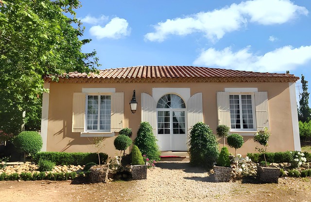 Homerez - Cozy House in Arles with Garden and Private Parking