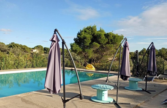 Homerez - Elegant Villa in Mouriès with Mountain View and Private Pool
