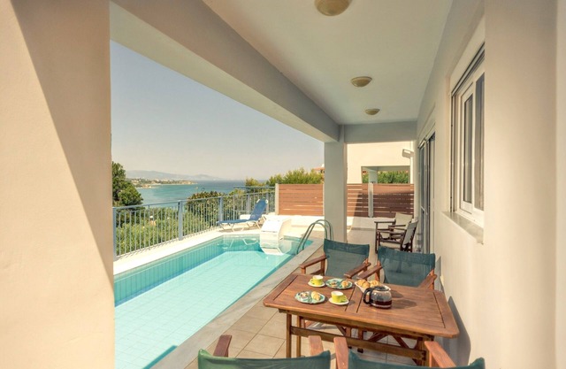 Homerez - Elegant Villa in Planos + Private Pool.