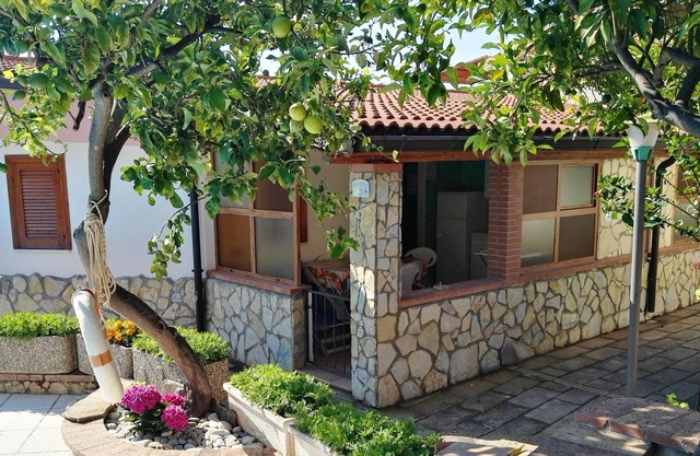 Homerez - House 400 m away from the beach for 4 ppl. with shared pool and garden