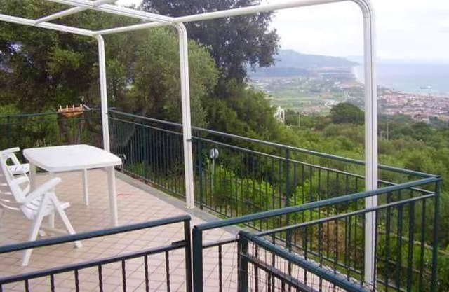 Homerez - House 6 km away from the beach for 4 ppl. with garden at Casal Velino