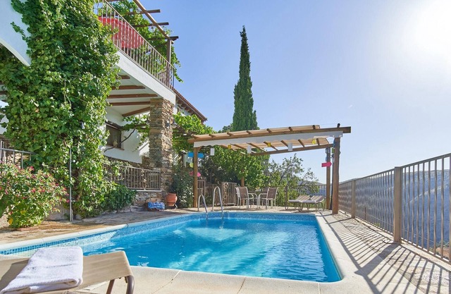 Homerez - House for 2 ppl. with shared pool, jacuzzi and terrace at Laroya