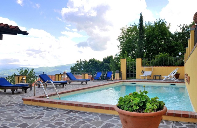 Homerez - House for 4 ppl. with shared pool, garden and terrace at Gattaia