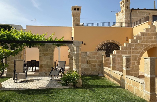 Homerez - House in Surano - Fireplace, Garden