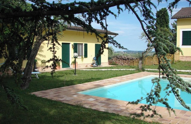 Homerez - House Mogliano, pool