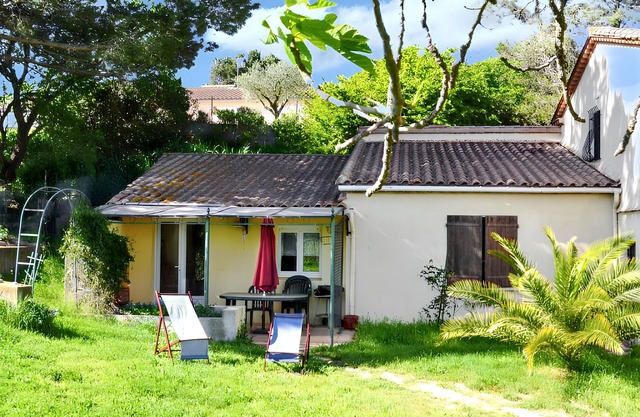 Homerez - House with Garden in Berriac