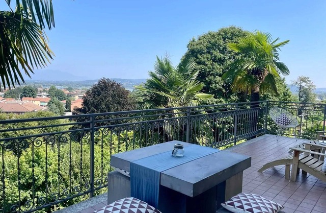 Homerez - Lake View Apartment in Arona