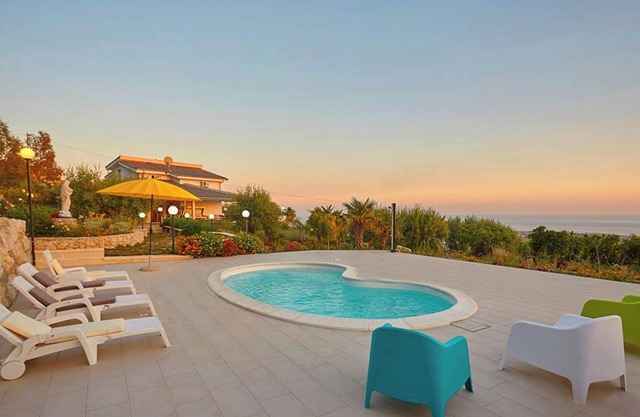 Homerez - Magnificent Villa in Favara with Sea View