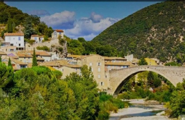 Homerez - Modern apartment in Nyons - 60 m² - Mountain view