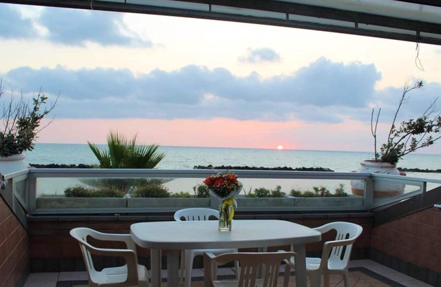Homerez - Nice studio for 2 ppl. with sea view at Francavilla al Mare