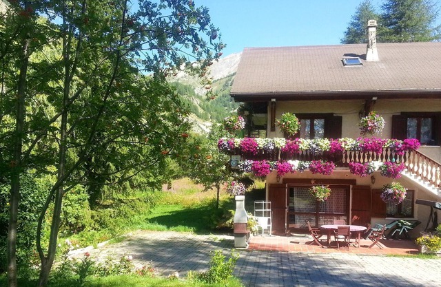 Homerez - Nice appartement for 2 ppl. with terrace at Entraunes
