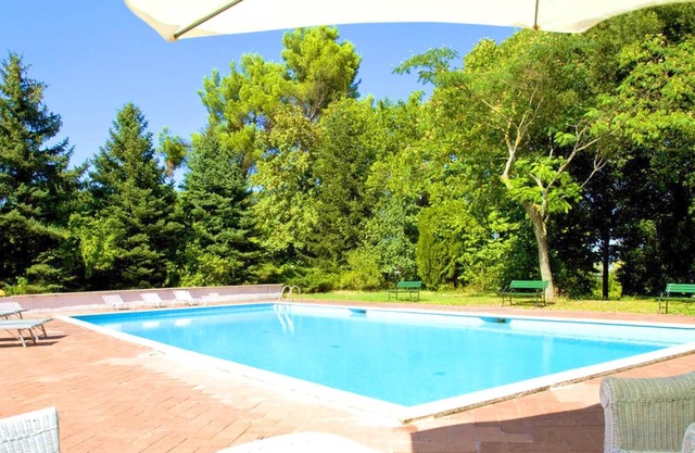 Homerez - Nice appartement for 5 ppl. with shared pool and garden at Fabriano