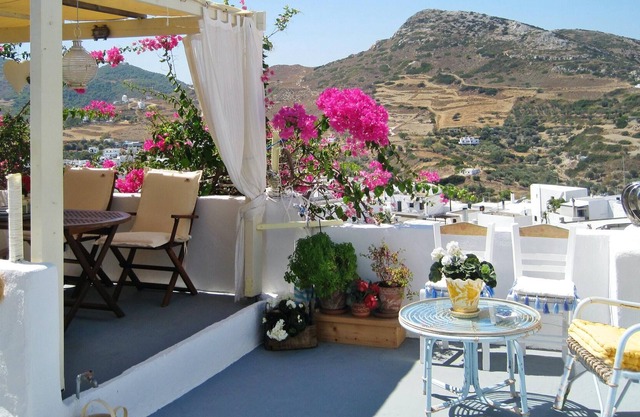 Homerez - Nice house with terrace and mountain view