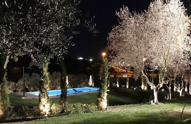 Homerez - Nice studio for 5 ppl. with shared pool, garden and terrace at Perugia