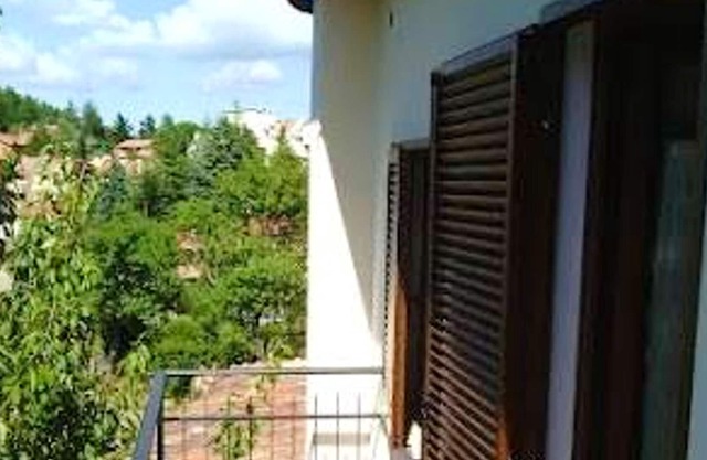 Homerez - Spacious apartment with garden and balcony