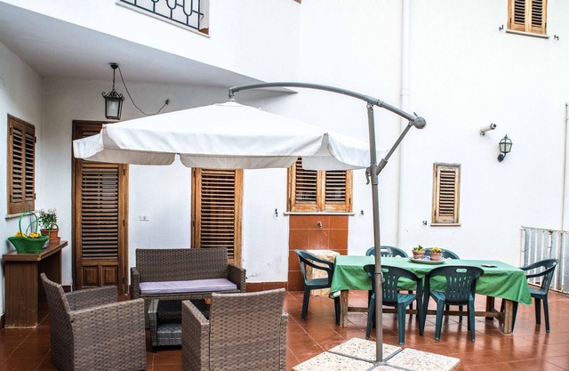 Homerez - Spacious apartment Near the beach and garden