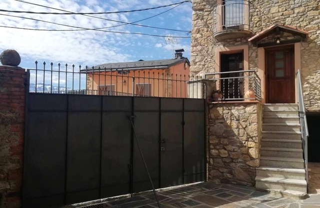 Homerez - Spacious house with terrace and balcony