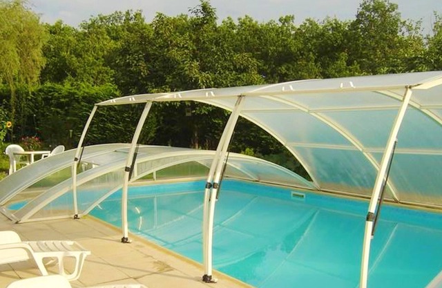 Homerez - Spacious house for 8 ppl. with shared pool and garden at Sarrazac
