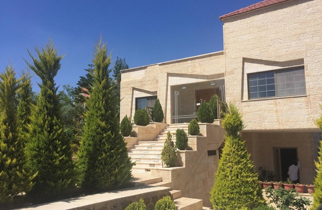 Homerez - Spacious house in Amman with parking