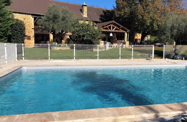 Homerez - Spacious villa in Proissans with private pool