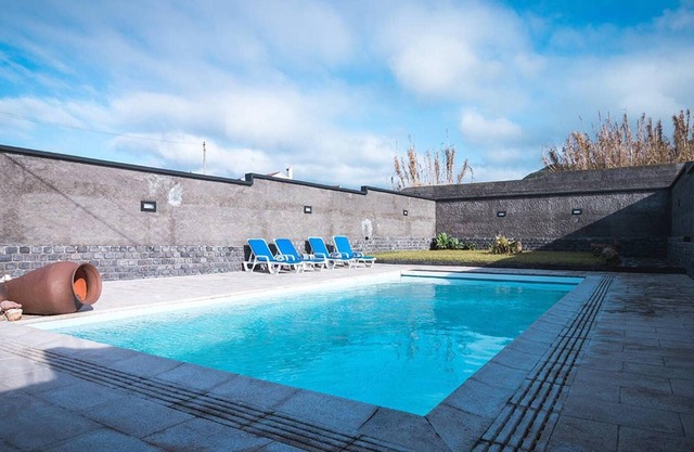 Homerez - Spacious villa for 6 ppl. with swimming-pool at Mosteiros