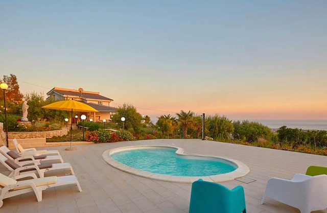 Homerez - Spacious villa 10 km away from the beach for 6 ppl. with swimming-pool