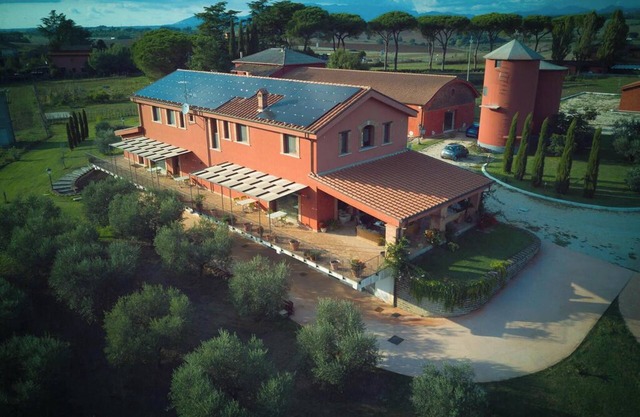 Homerez - Spacious Villa with Pool in Segni