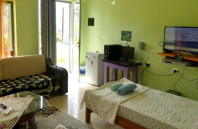 Homerez - Studio for 4 ppl. with garden and balcony at District de Berat