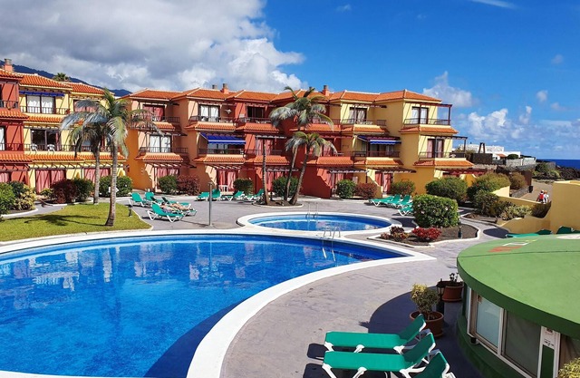 Homerez - Superb apartment for 3 pers. with shared pool in Breña Baja